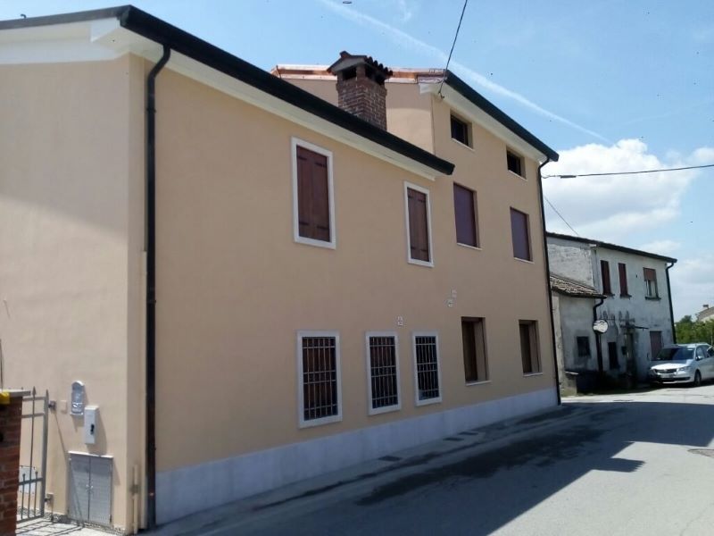 tinteggiatura-esterno-casa-Vicenza-ristrutturazione
